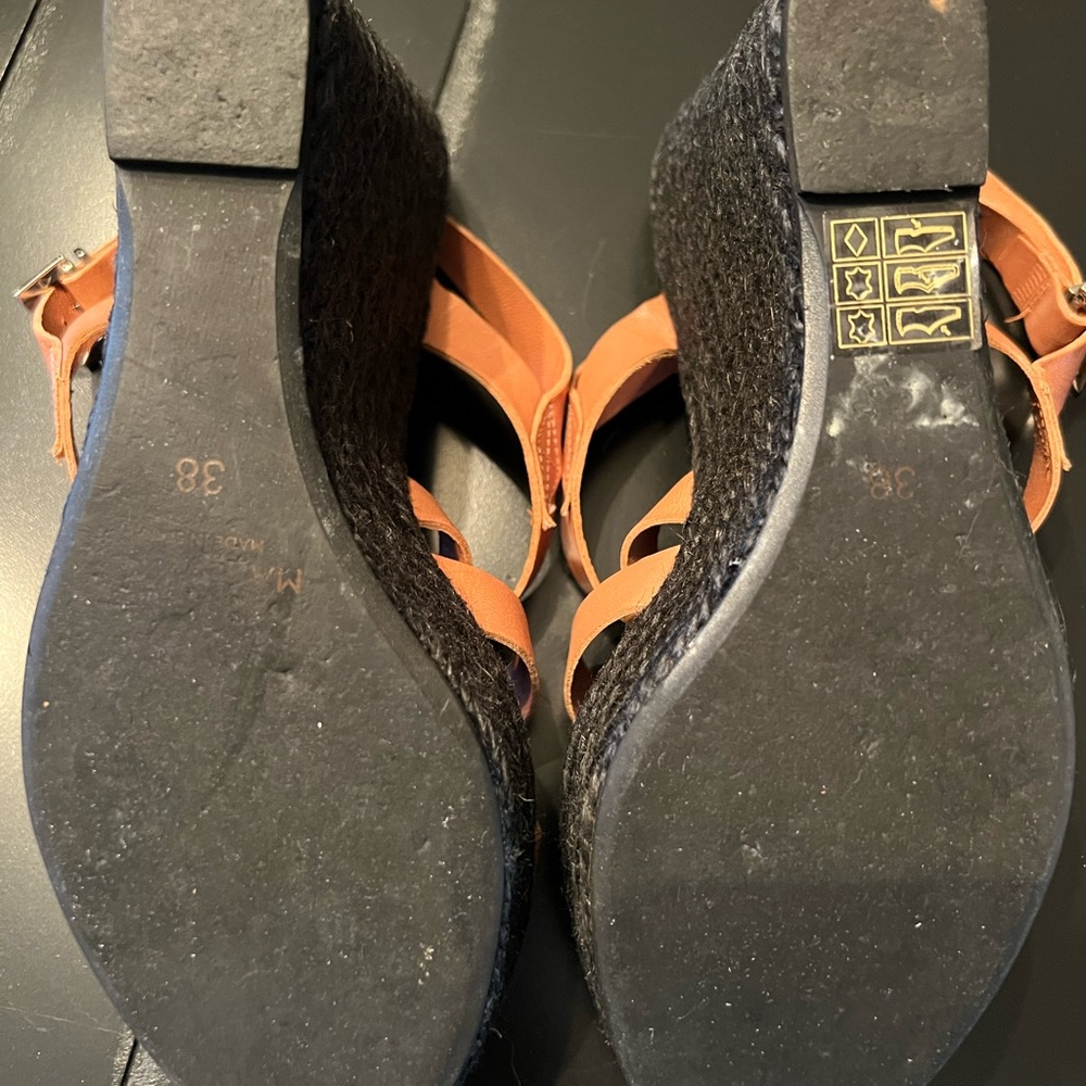 Marisa Rey Platform Sandals. - Picture 6 of 10